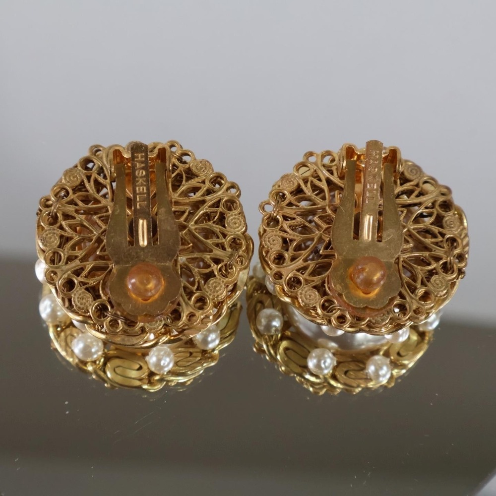 Vintage Miriam Haskell Faux Mabe Pearl Clip On Gold Tone Statement Earrings - Picture 5 of 7